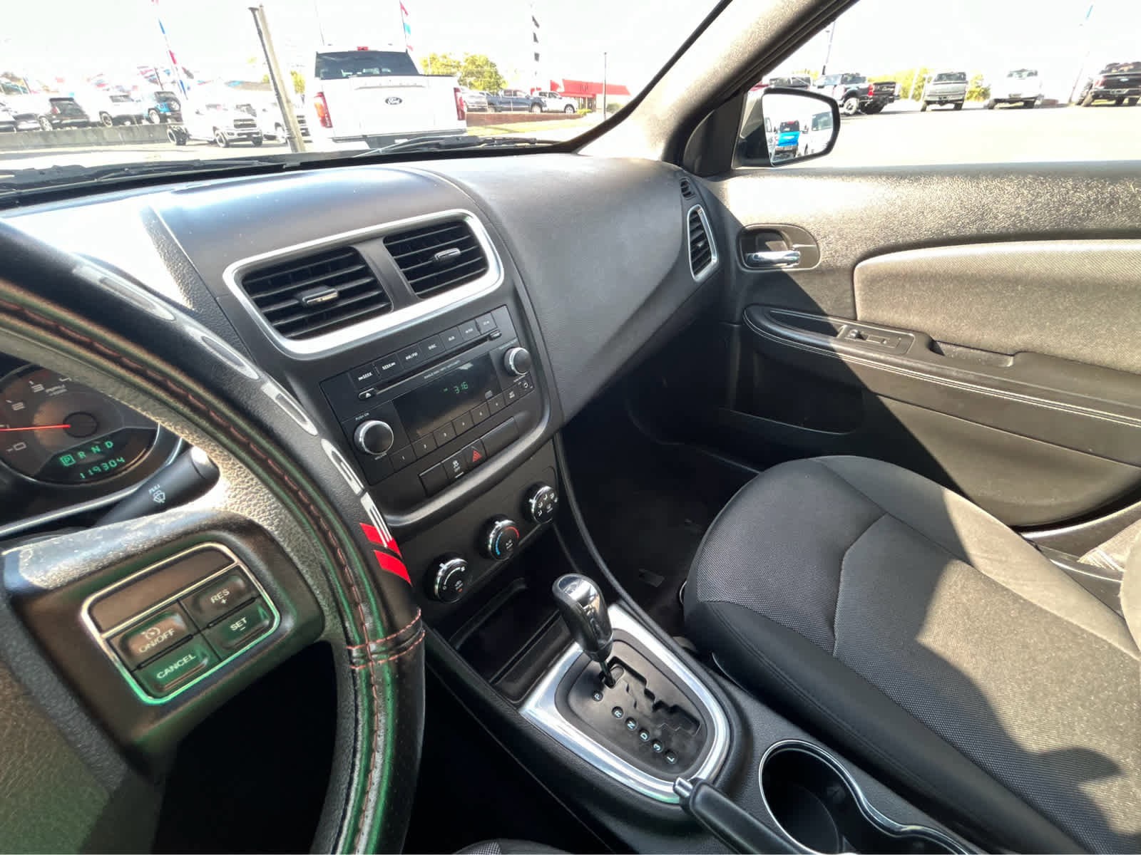 Used 2013 Dodge Avenger SE image 18
