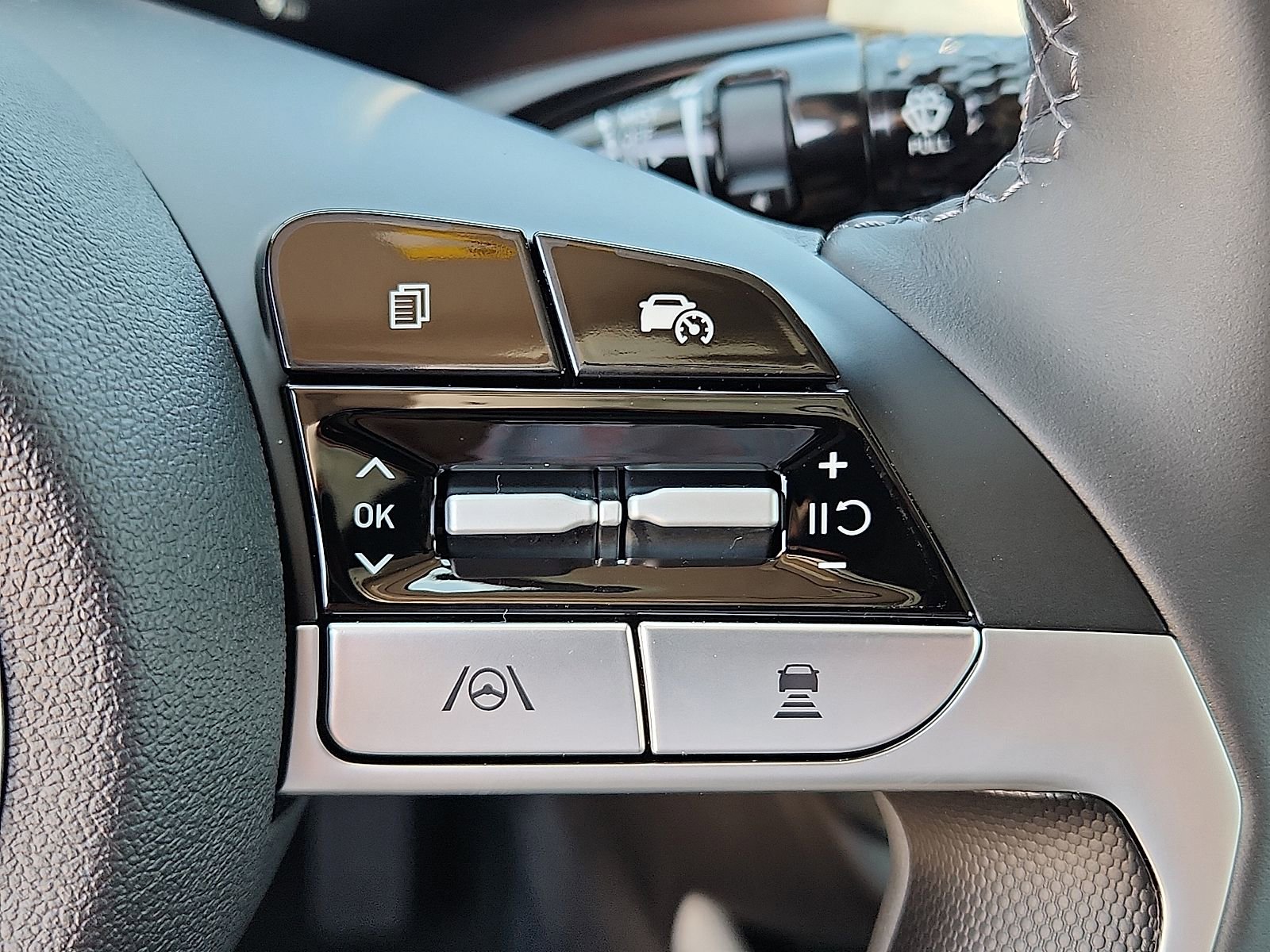 New 2025 Hyundai Elantra Limited FWD image 20