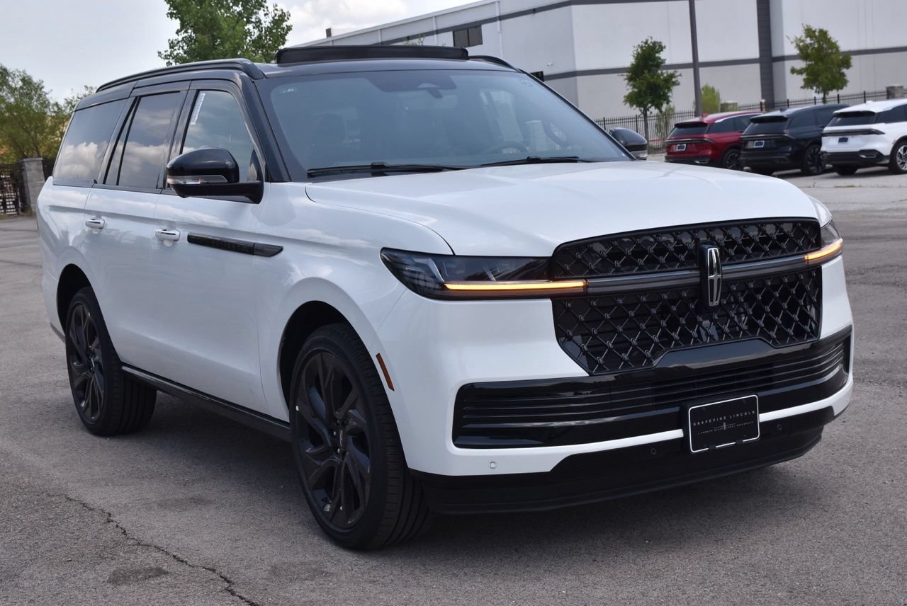 New 2027 Lincoln Navigator Black Label AWD/4WD image 3