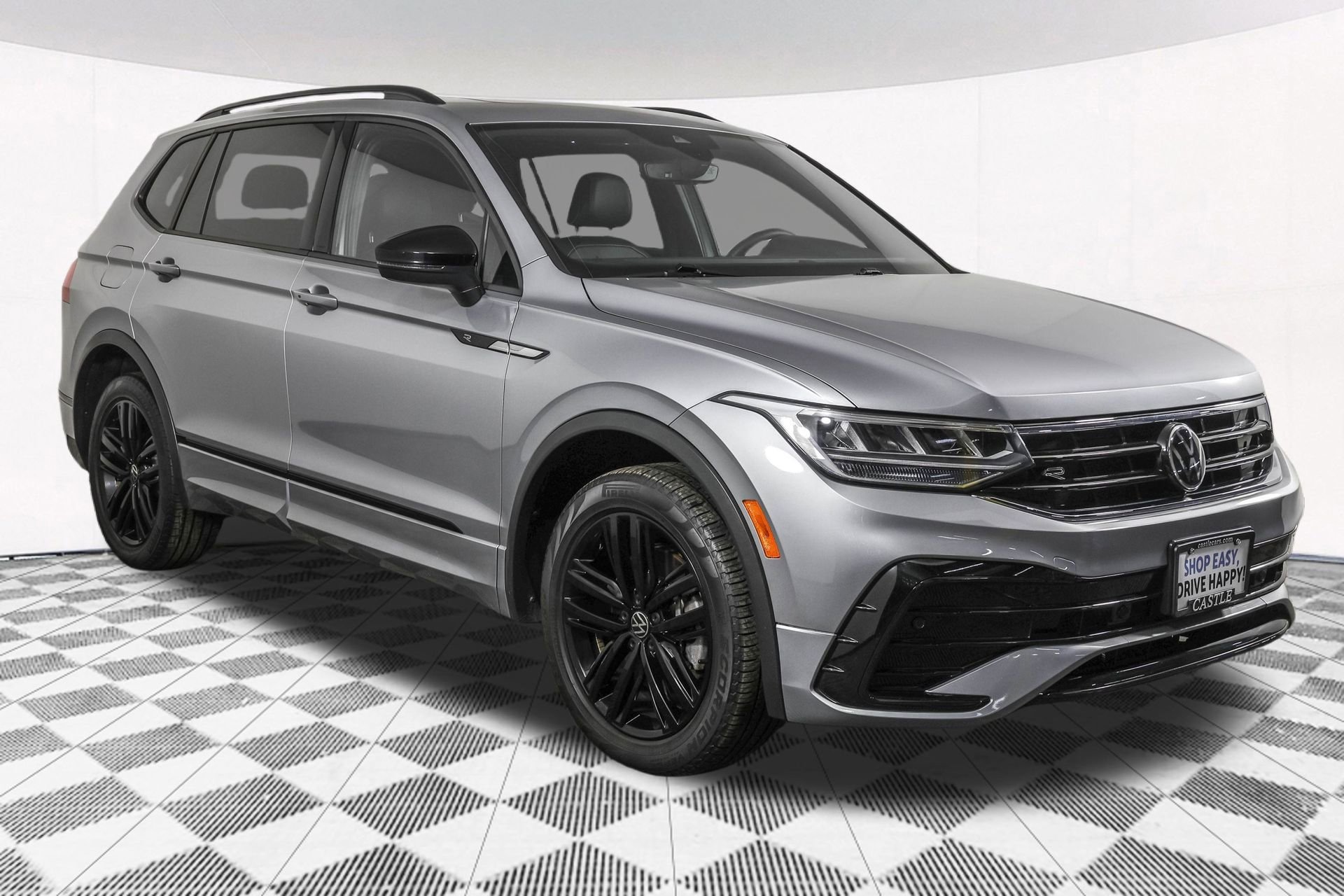 Used 2022 Volkswagen Tiguan SE R-Line image 10