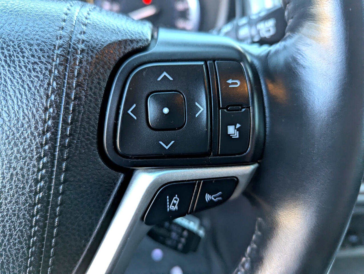 Used 2018 Toyota Highlander XLE image 17