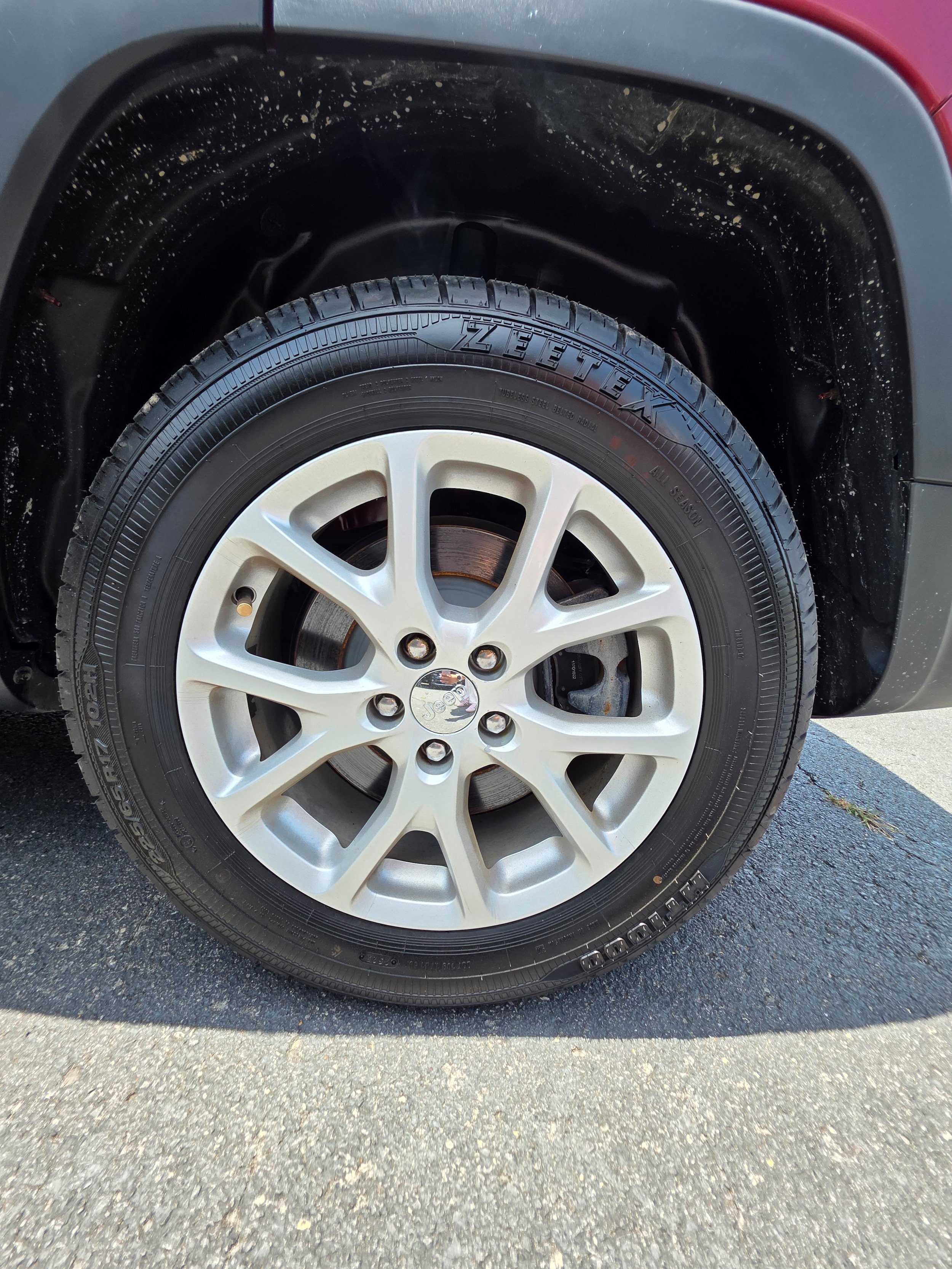 Used 2014 Jeep Cherokee Latitude w/ Cold Weather Group AWD/4WD image 20