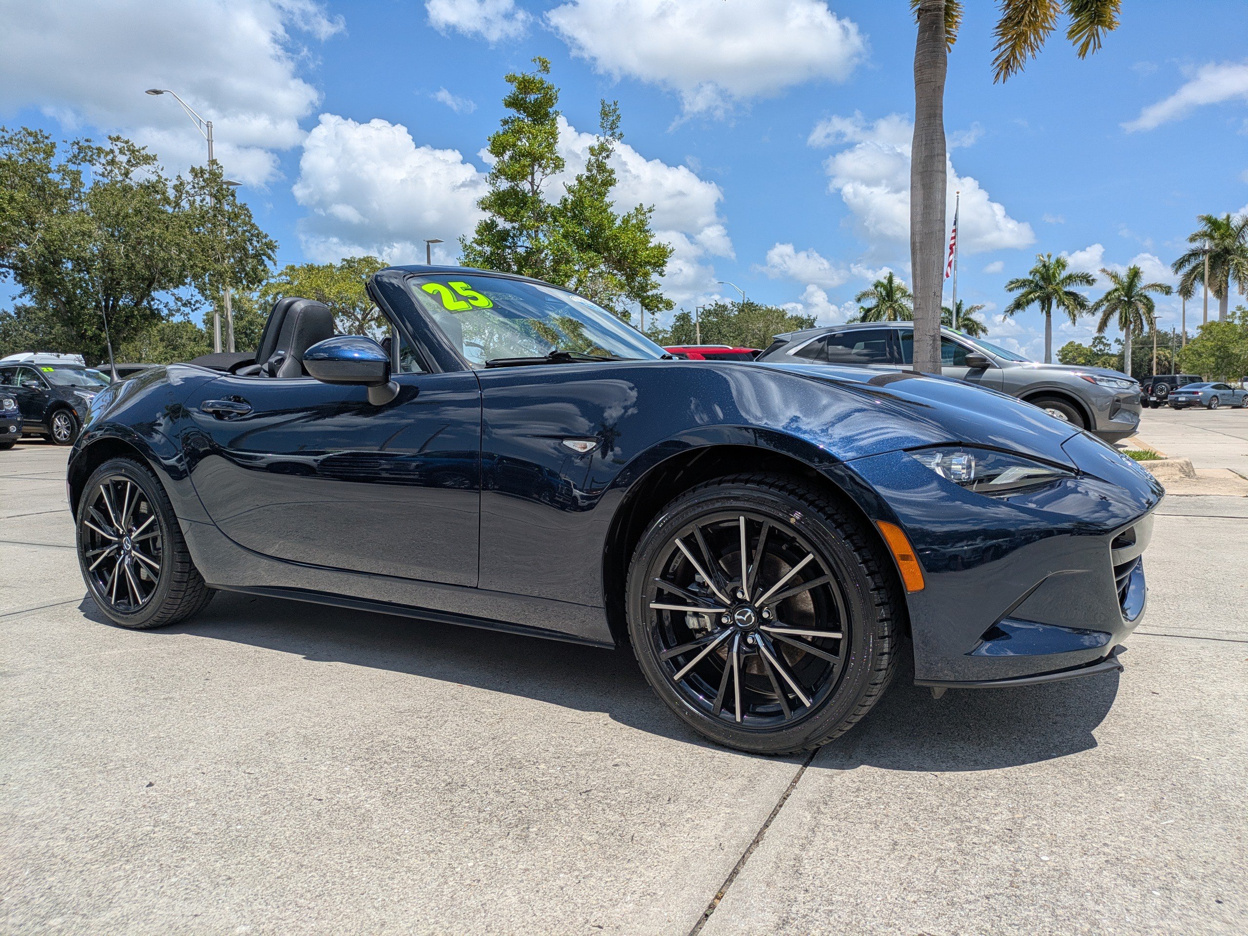 Used 2025 MAZDA MX-5 Miata Grand Touring w/ Weather Package RWD image 2