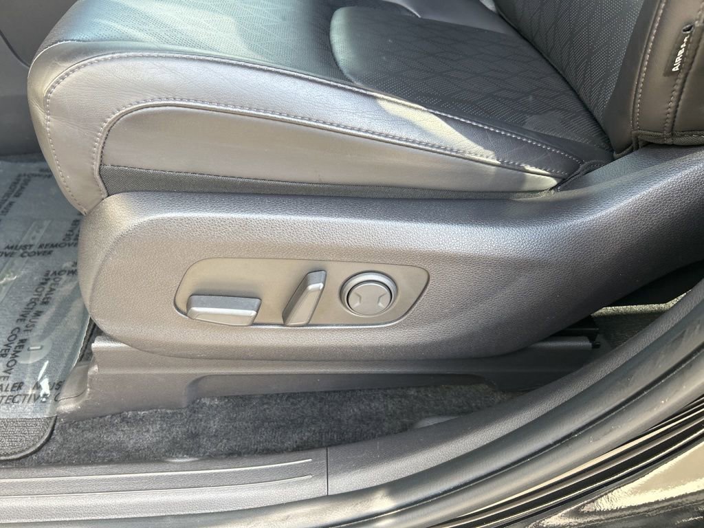Used 2024 Kia Carnival LX image 15