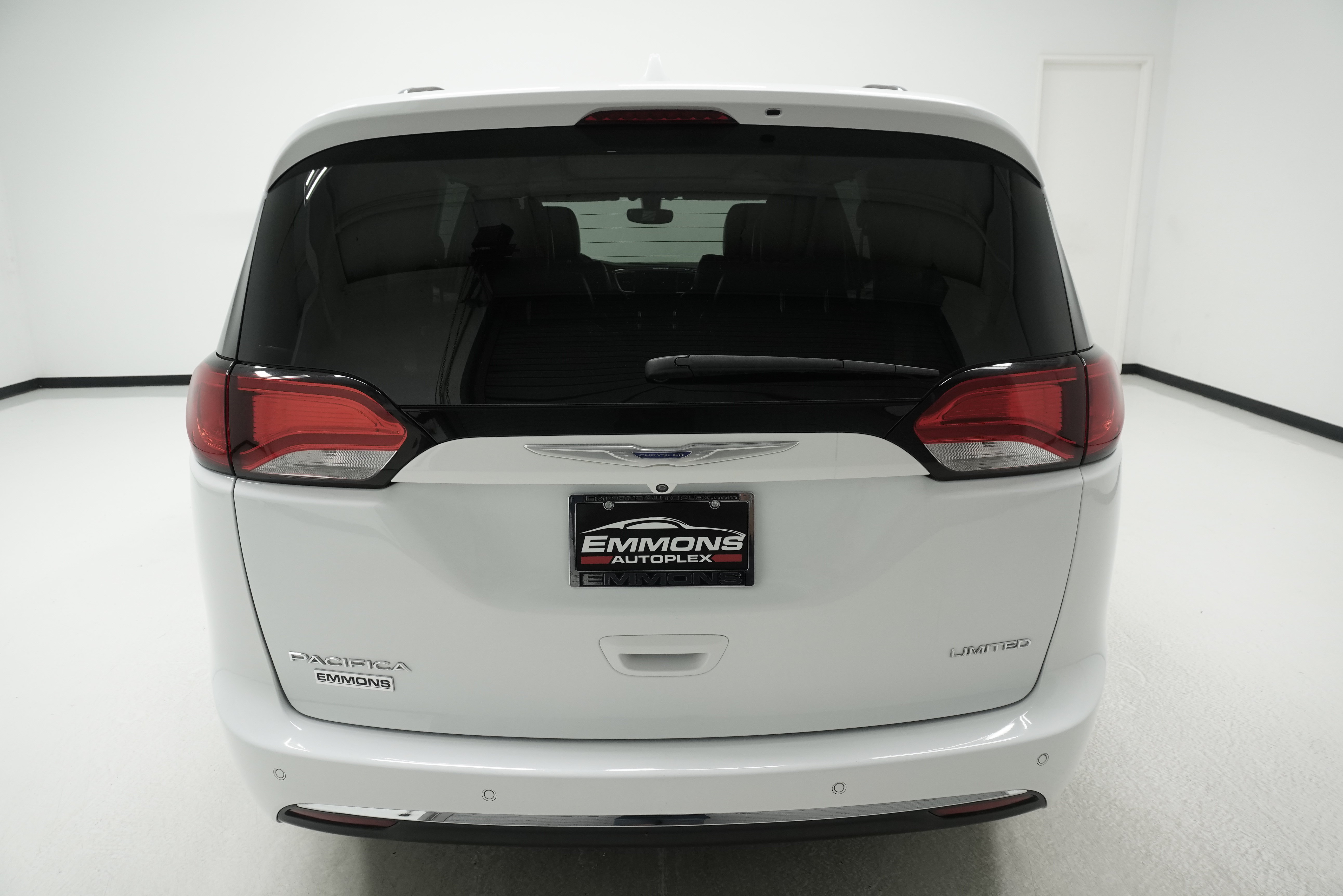 Used 2018 Chrysler Pacifica Limited FWD image 5