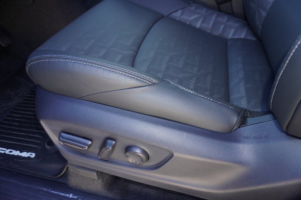 New 2025 Toyota Tacoma TRD Off-Road image 10