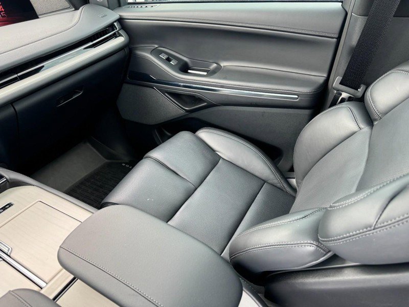 Used 2025 Lincoln Navigator L Reserve w/ Jet Appearance Package image 11