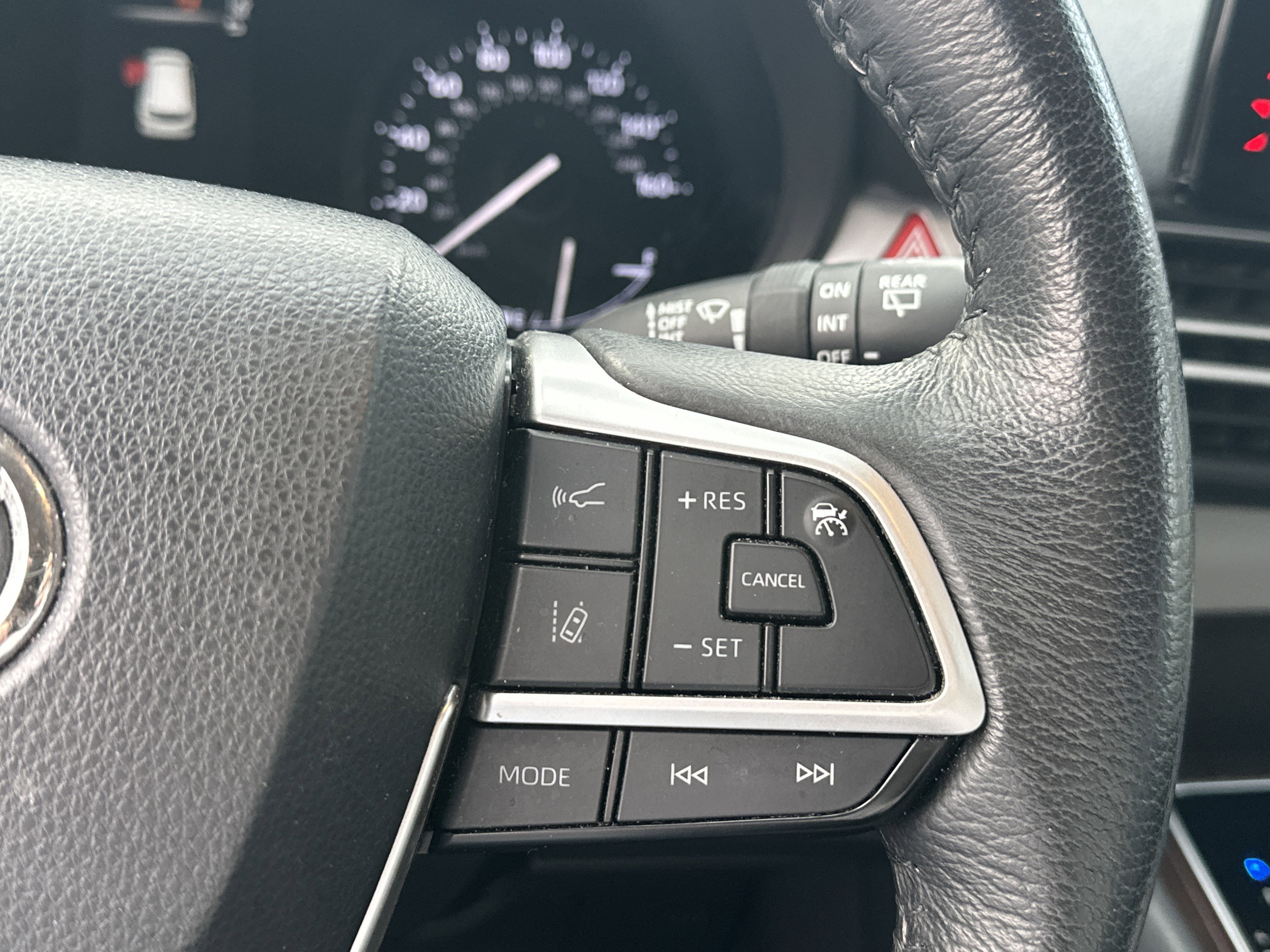 Used 2022 Toyota Sienna XLE image 22