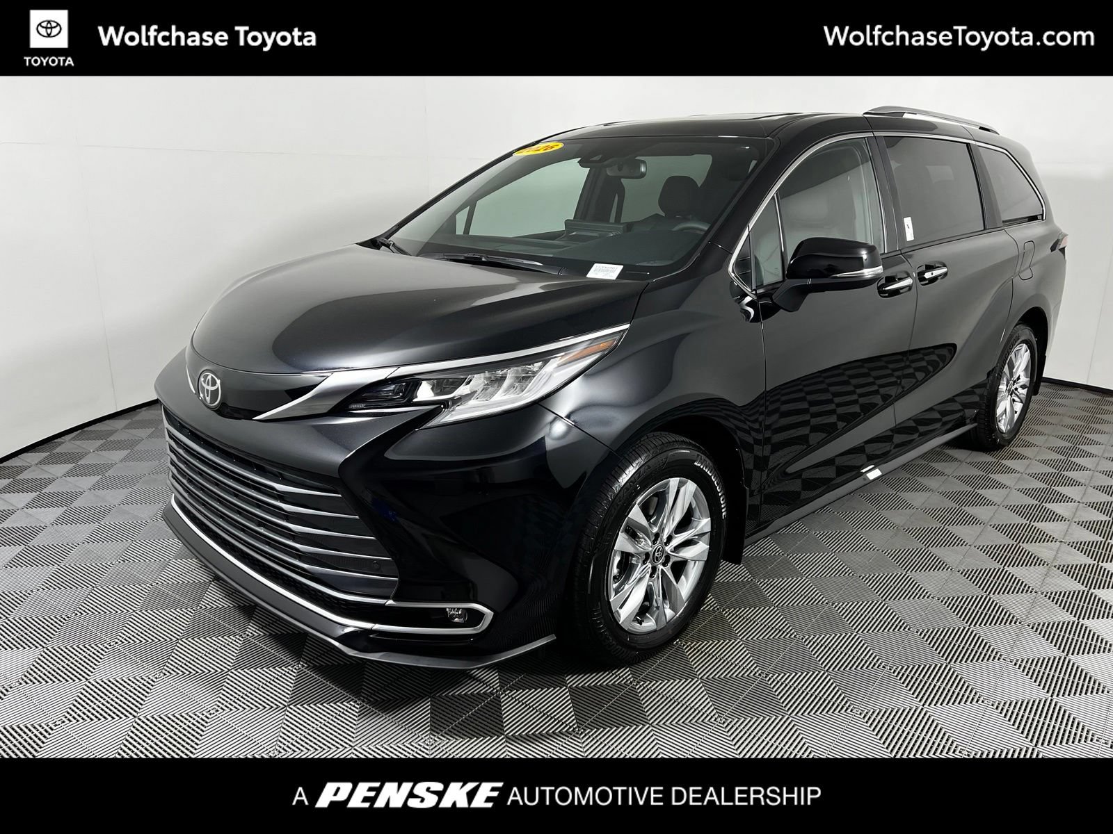 Used 2026 Toyota Sienna Limited FWD image 1