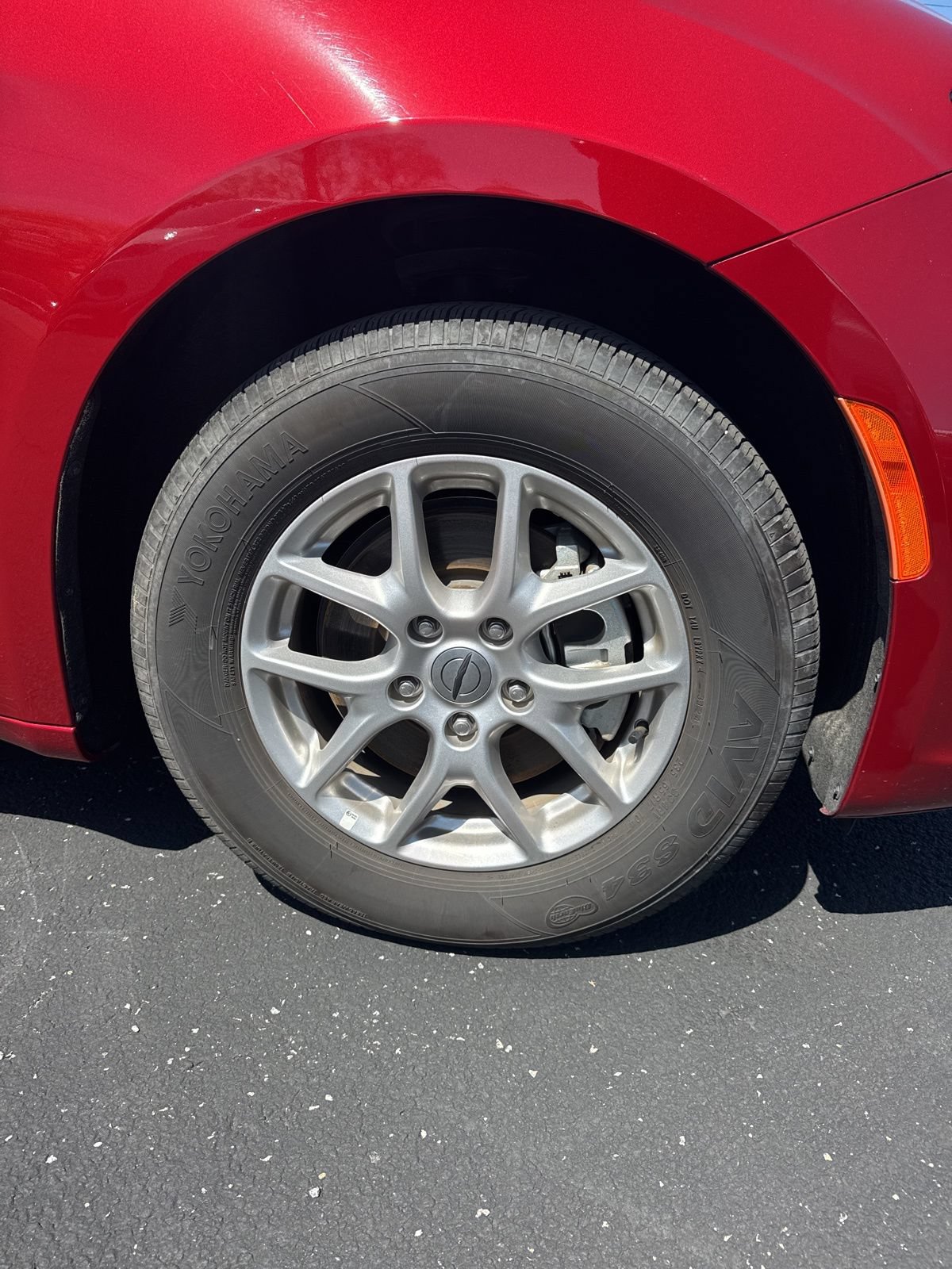 Used 2025 Chrysler Pacifica Select FWD image 9