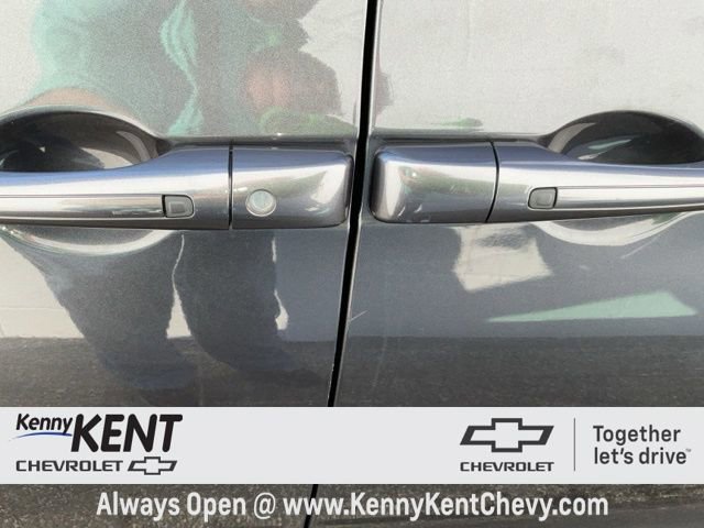 Used 2023 Chrysler Pacifica Touring-L image 18