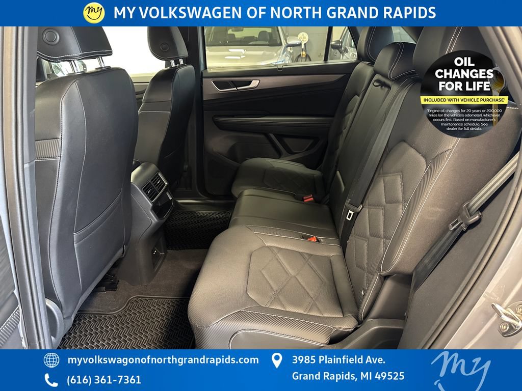 Used 2024 Volkswagen Atlas Cross Sport SE AWD/4WD image 30
