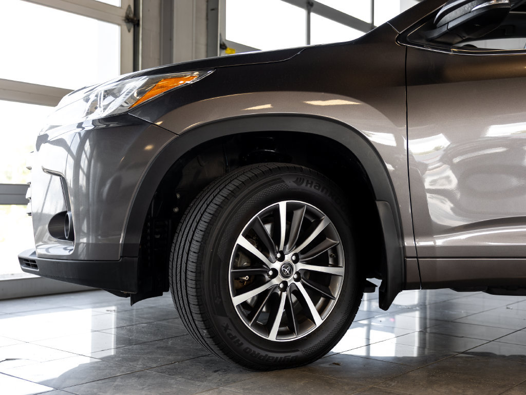 Used 2017 Toyota Highlander XLE AWD/4WD image 9