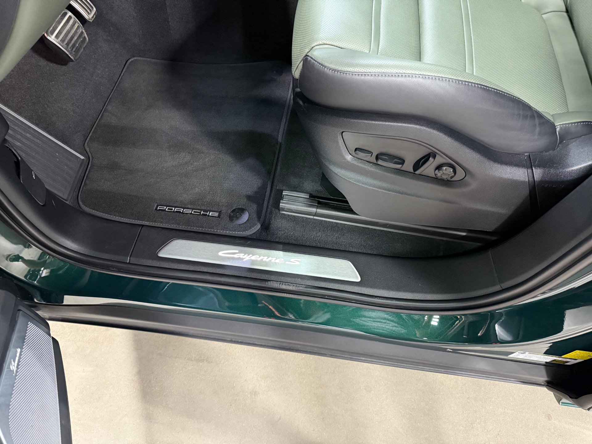 Used 2024 Porsche Cayenne S image 24