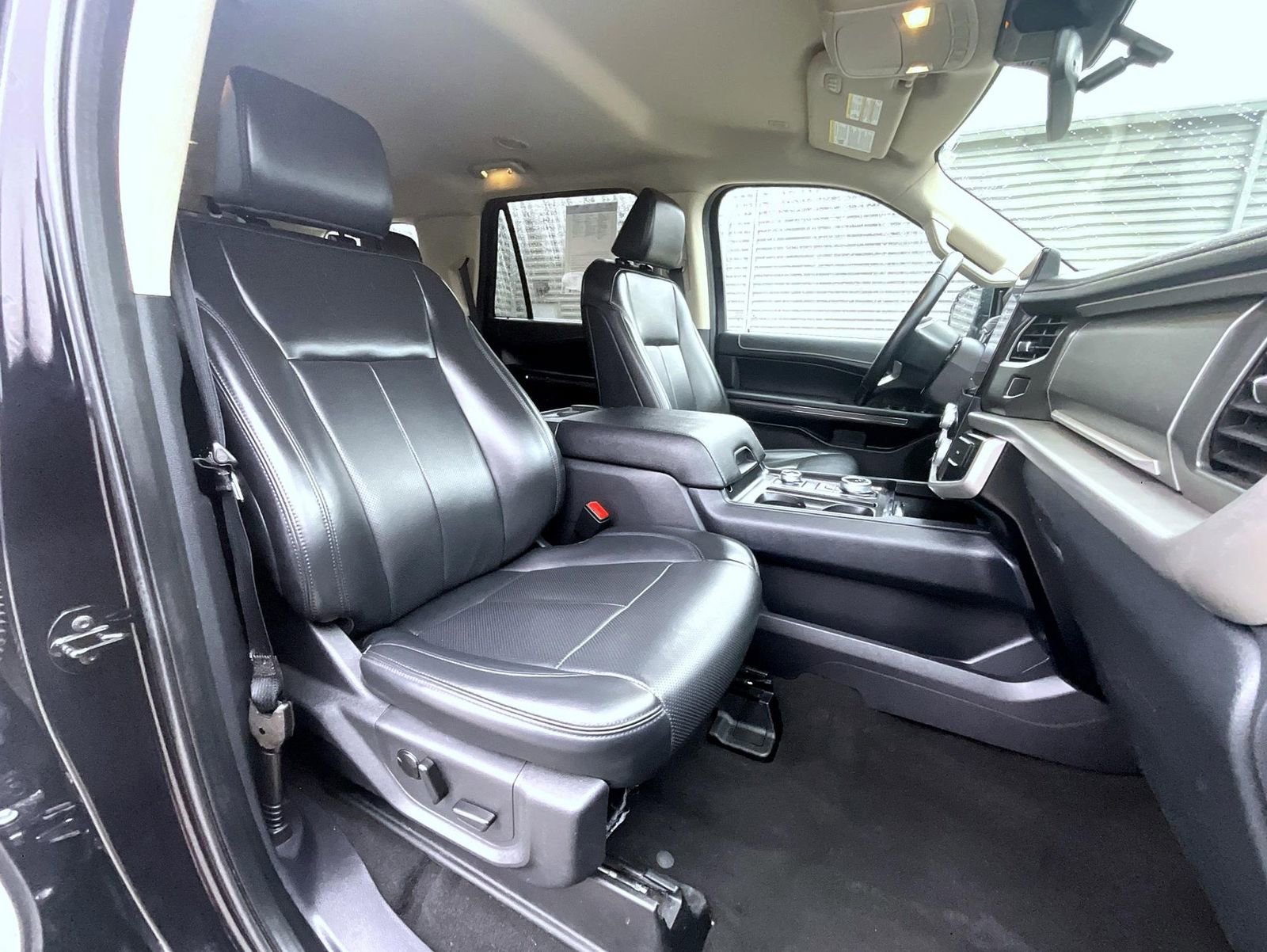 Used 2024 Ford Expedition XLT image 16