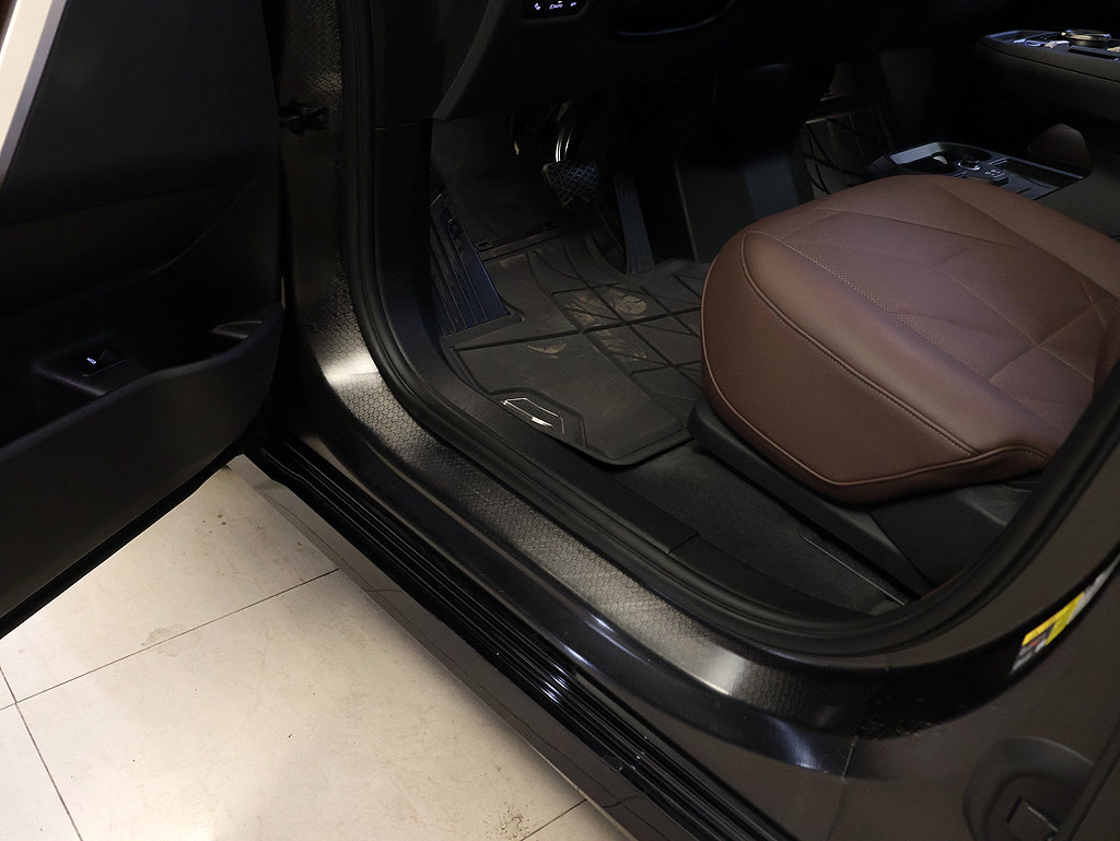Certified 2024 BMW iX xDrive50 w/ Sport Package AWD/4WD image 29