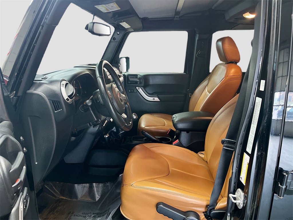 Used 2016 Jeep Wrangler Unlimited Sahara w/ Connectivity Group image 17