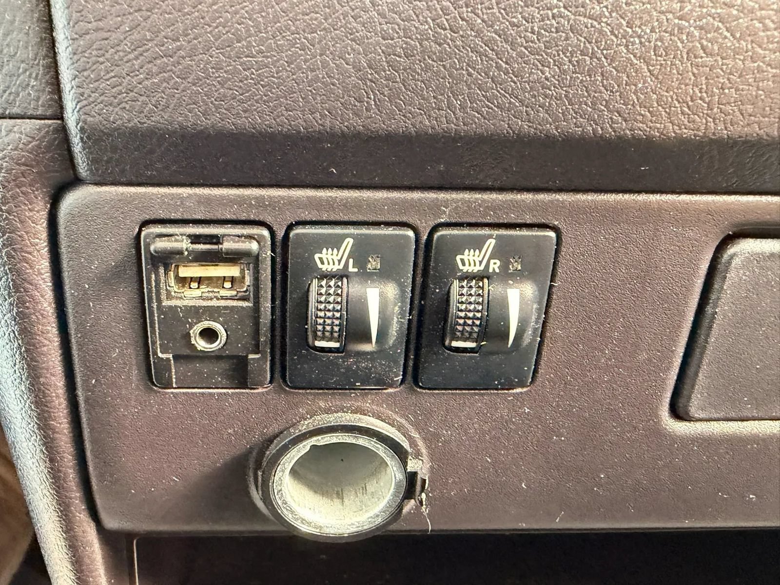 Used 2015 Toyota Sienna SE w/ SE Preferred Package FWD image 39