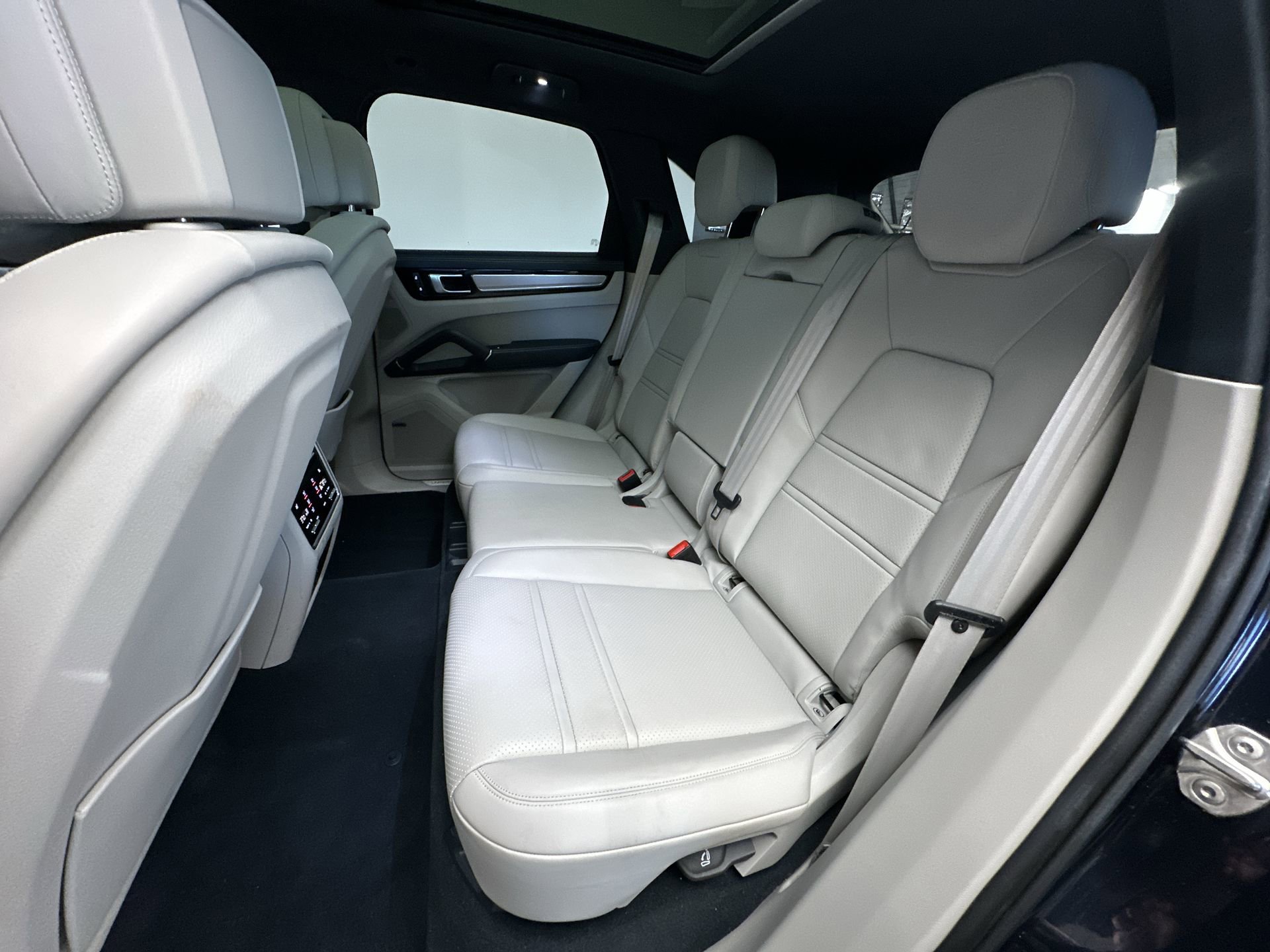 Used 2023 Porsche Cayenne image 22