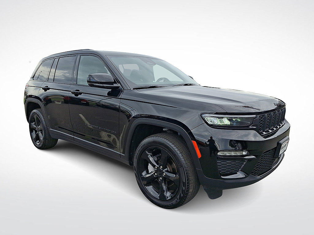 Used 2025 Jeep Grand Cherokee Limited w/ Black Appearance Package AWD/4WD image 1