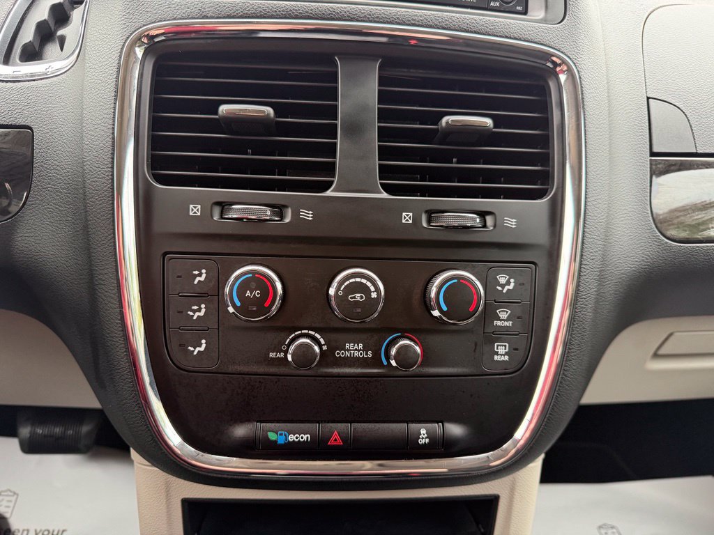 Used 2018 Dodge Grand Caravan SE FWD image 17