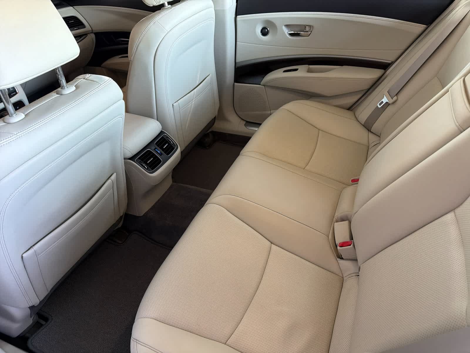 Used 2015 Acura RLX w/ Technology Package FWD image 4