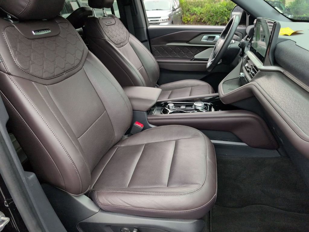 Used 2025 Ford Explorer Platinum w/ LUX Leather Package image 32