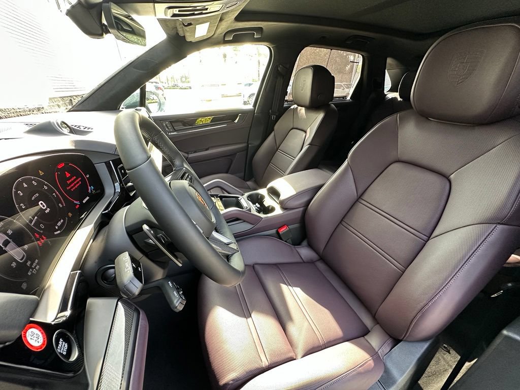 Used 2026 Porsche Cayenne GTS AWD/4WD image 5