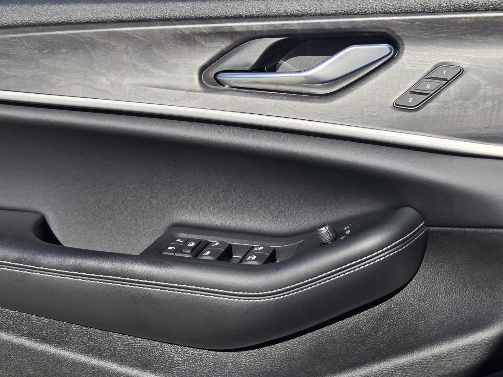 New 2025 Jeep Grand Cherokee Limited w/ Black Appearance Package image 19