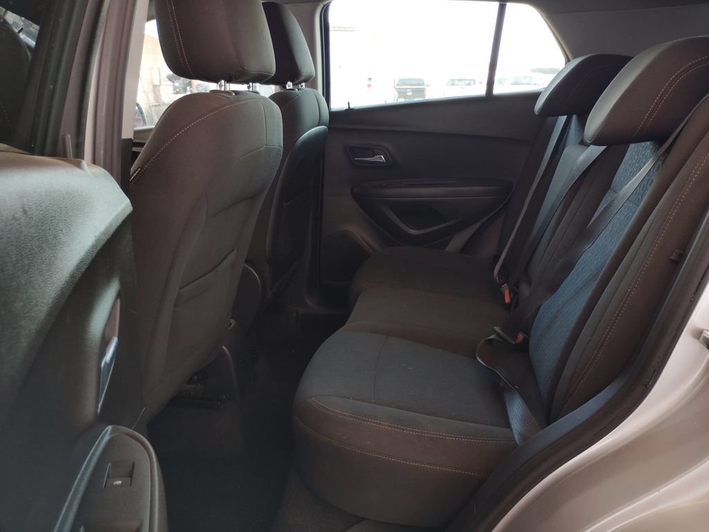Used 2018 Chevrolet Trax LS AWD/4WD image 19