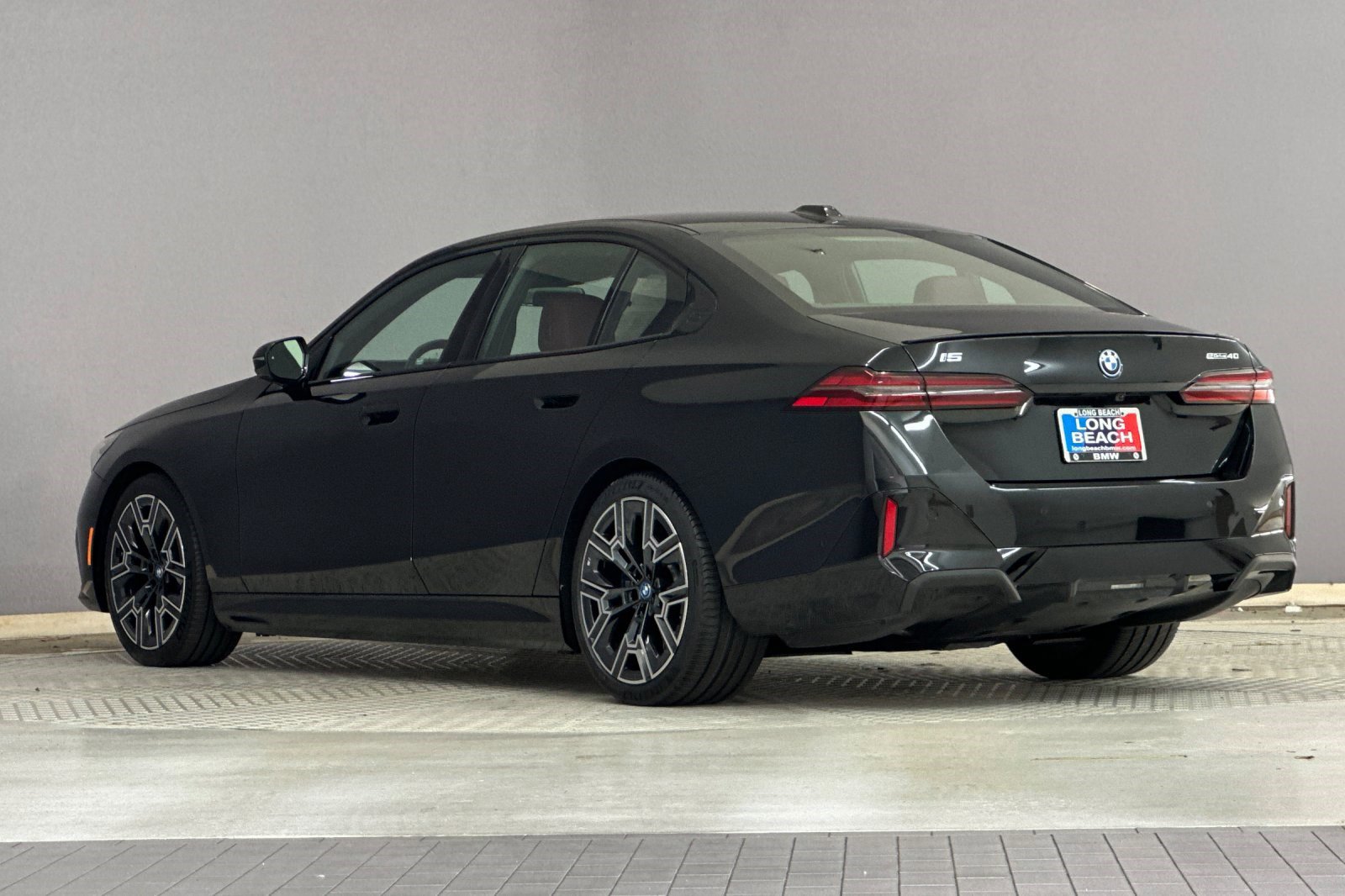 Certified 2024 BMW i5 eDrive40i w/ M Sport Package image 3