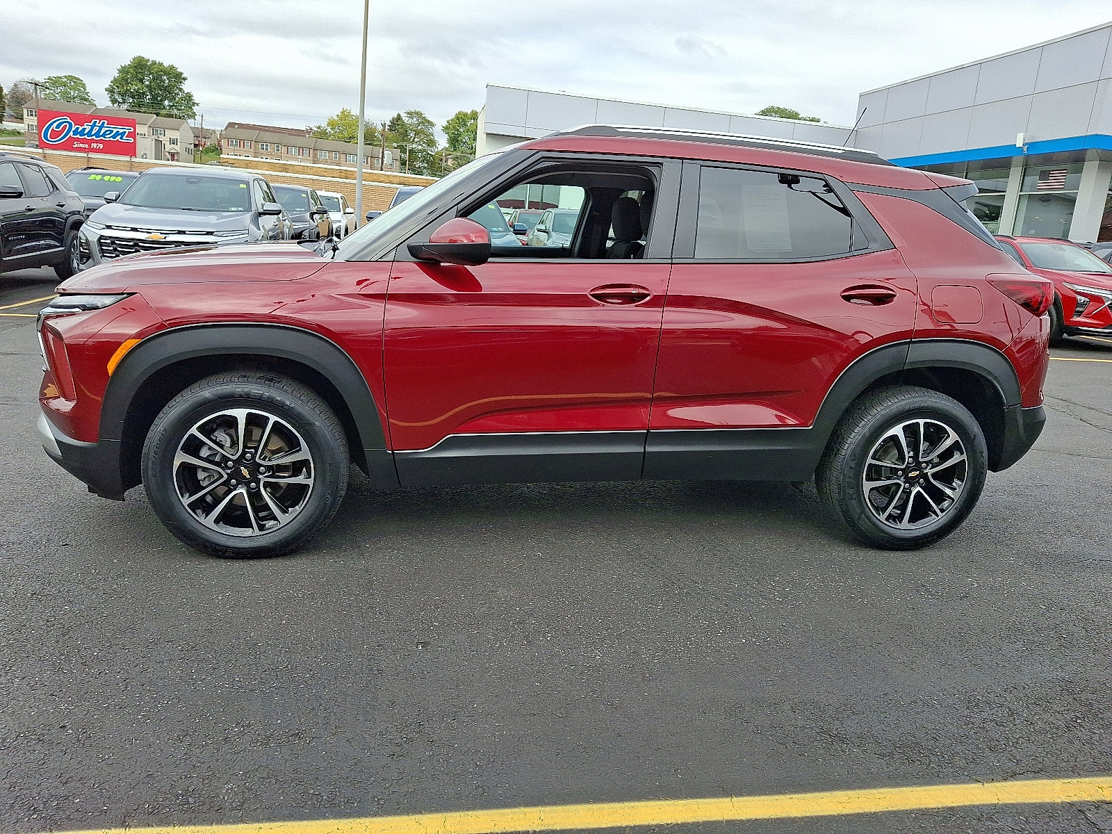 Used 2024 Chevrolet TrailBlazer LT w/ LT Cold Weather Package image 2