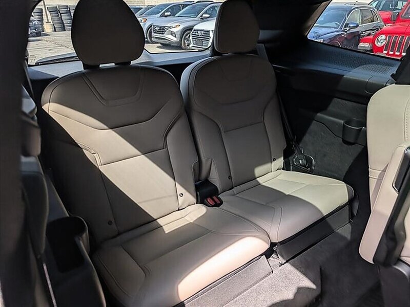 Used 2025 Volvo EX90 Ultra AWD/4WD image 31