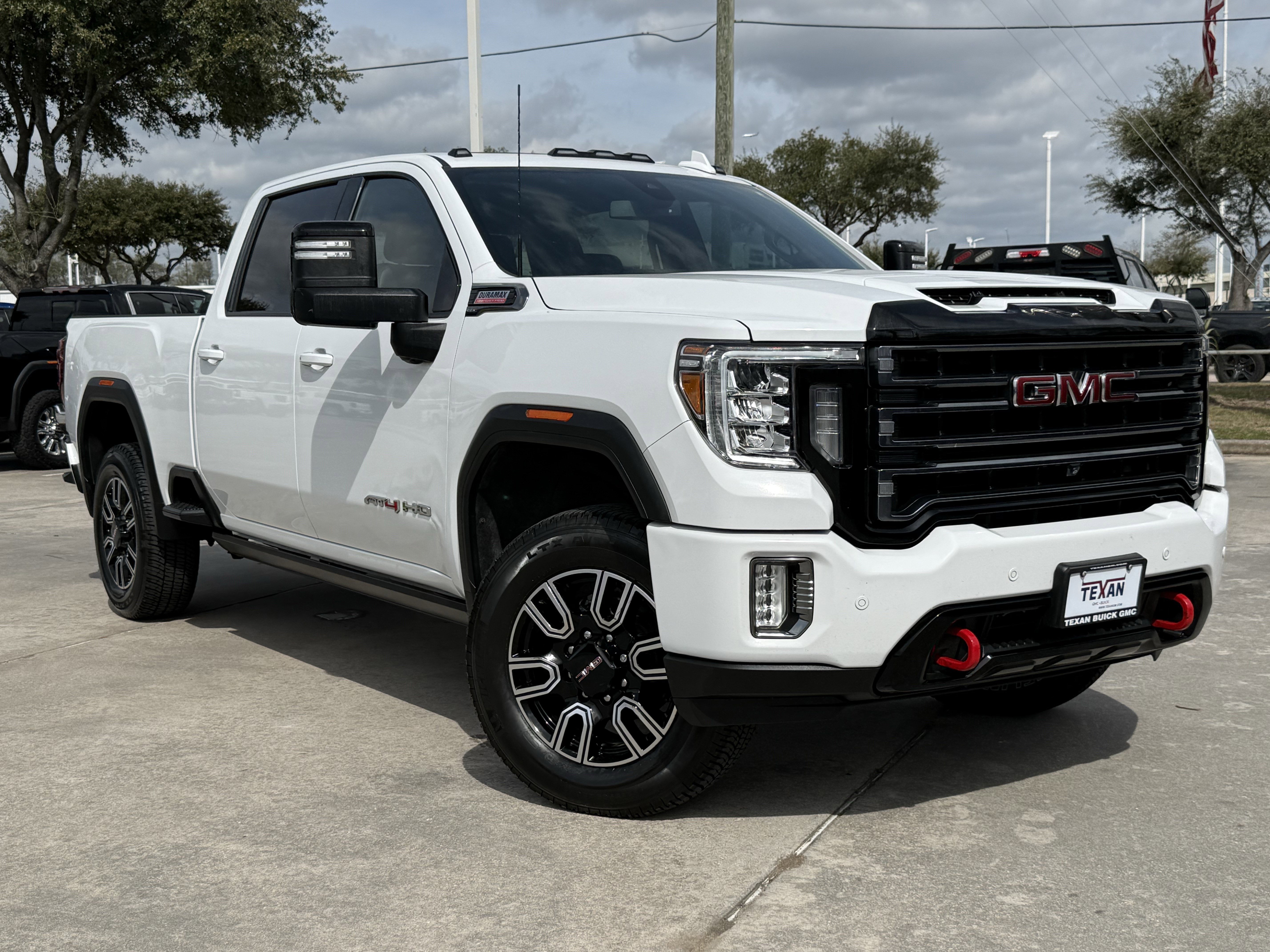 Used 2022 GMC Sierra 2500 AT4 w/ AT4 Preferred Package image 2