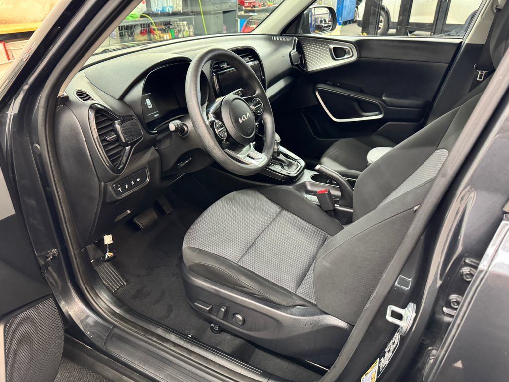 Used 2023 Kia Soul S FWD image 13