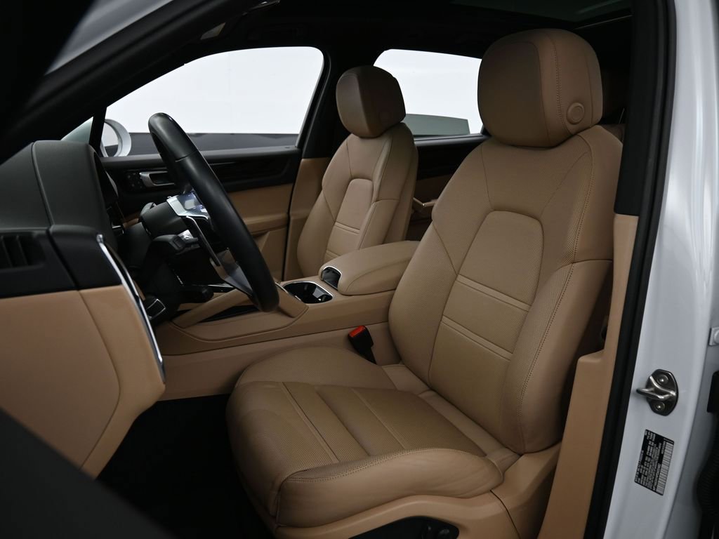 Certified 2023 Porsche Cayenne image 5