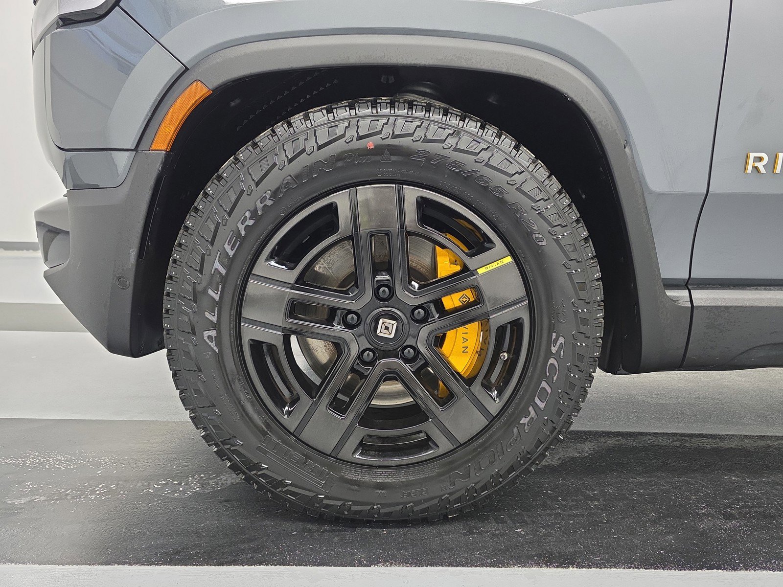 Used 2022 Rivian R1T Adventure image 9
