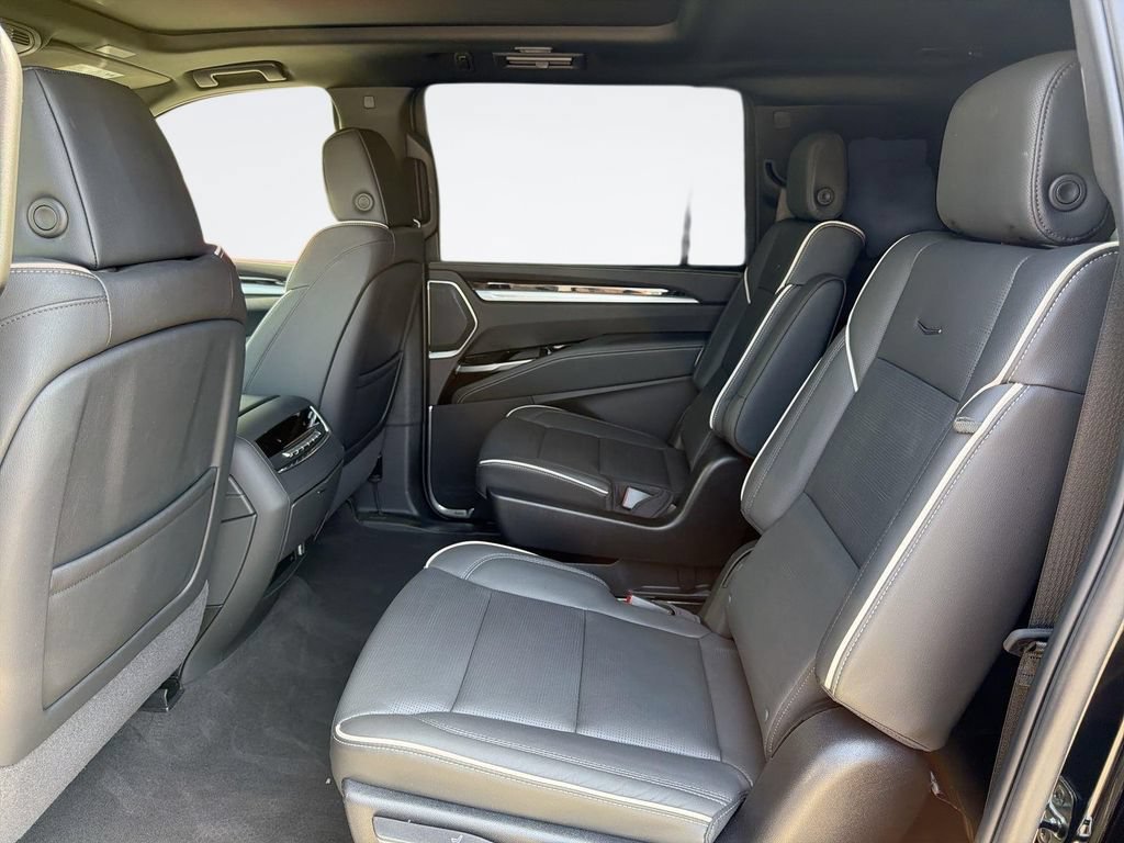 Certified 2026 Cadillac Escalade ESV Luxury RWD image 26