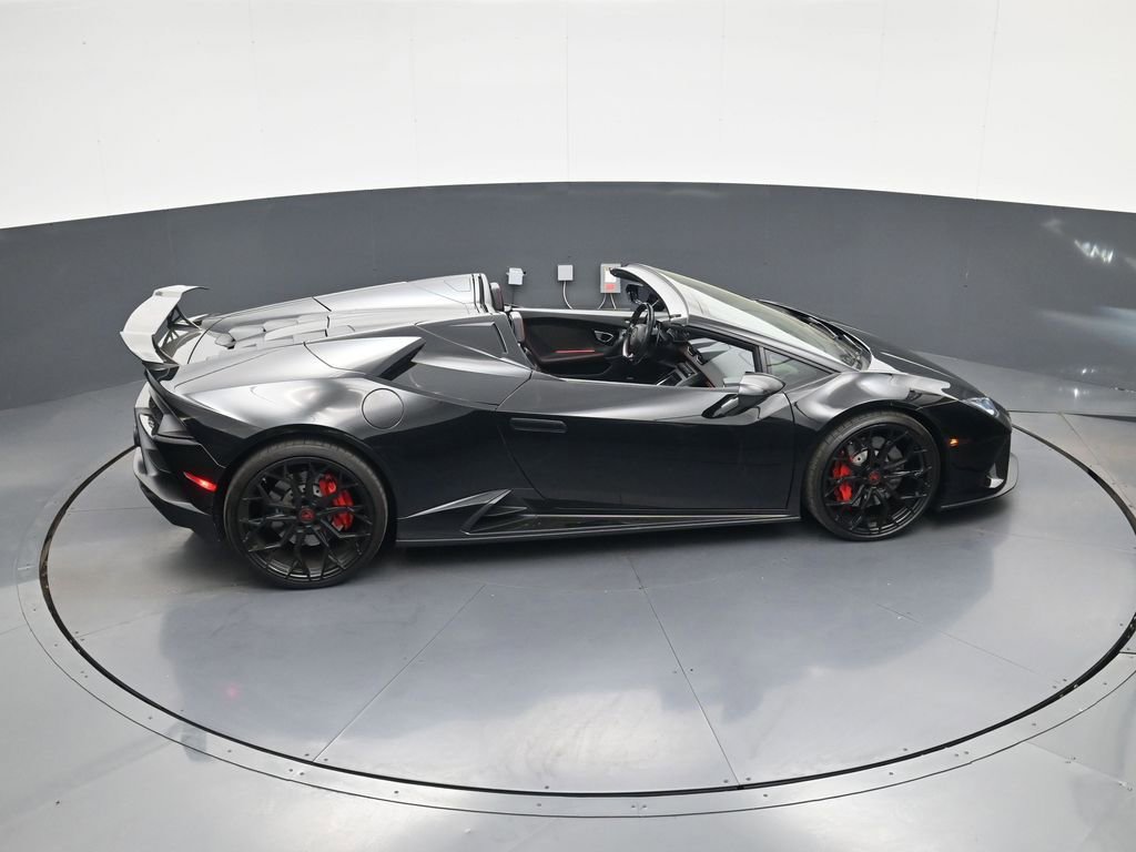 Used 2020 Lamborghini Huracan EVO image 30