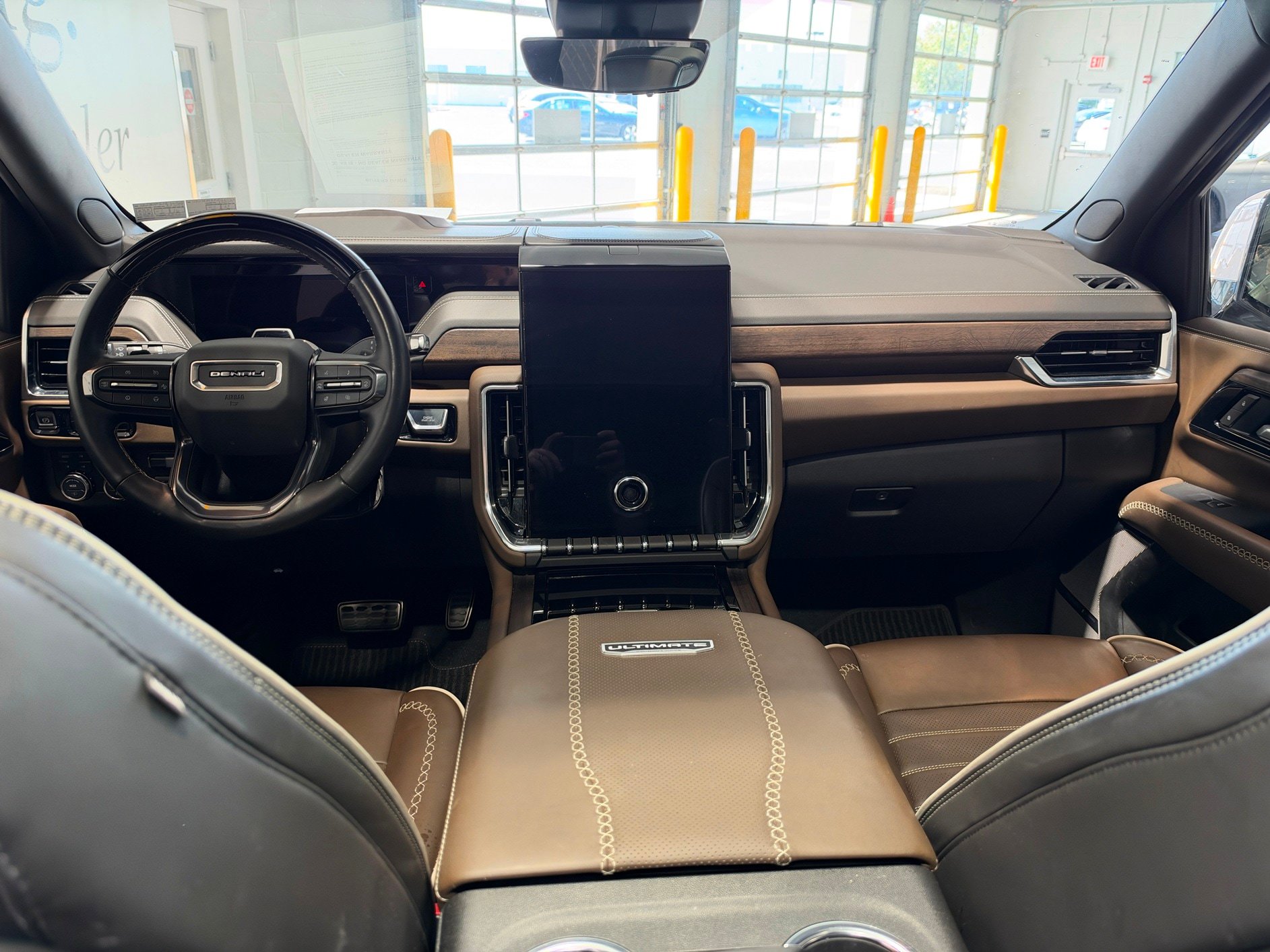 Used 2025 GMC Yukon Denali Ultimate AWD/4WD image 6