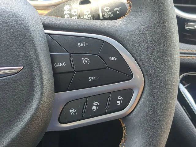 Certified 2023 Chrysler Pacifica Pinnacle FWD image 34