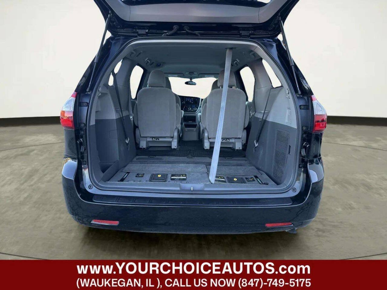 Used 2017 Toyota Sienna LE AWD/4WD image 12