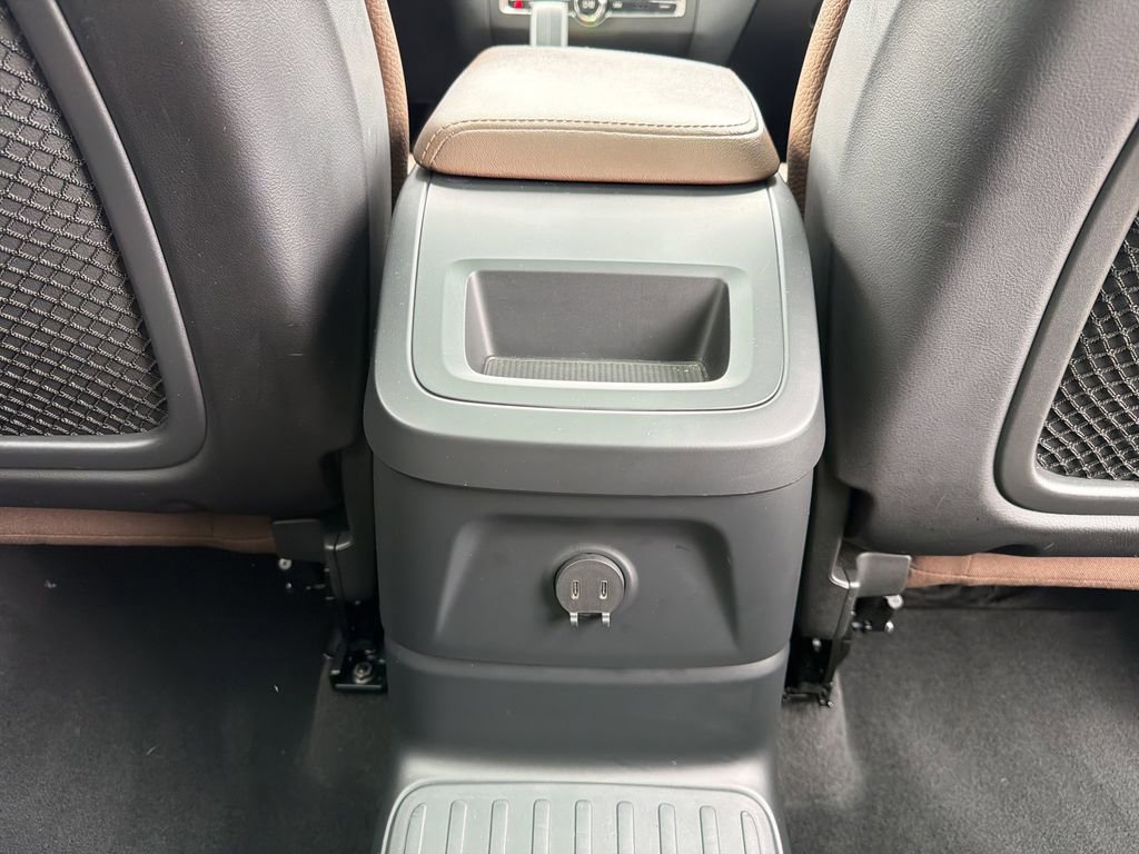 Used 2023 Volvo XC60 T8 Plus image 22