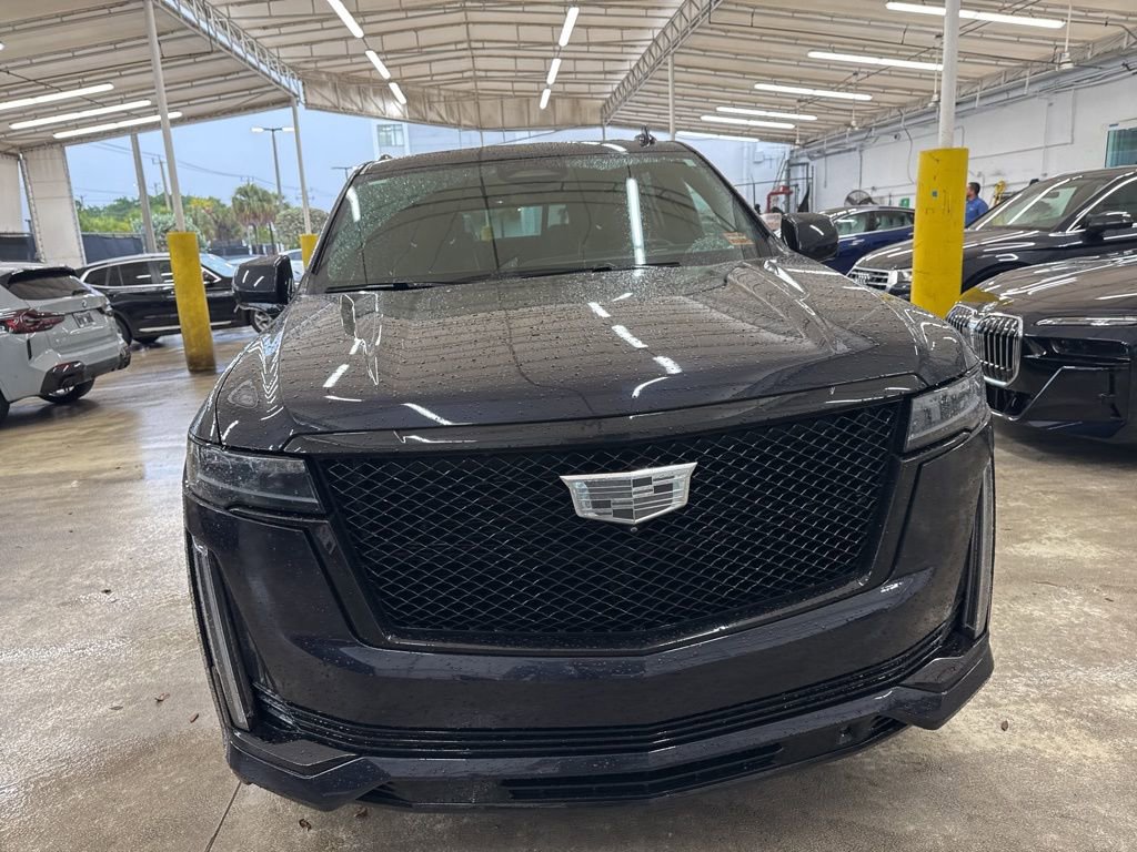 Used 2023 Cadillac Escalade Sport w/ LPO, ONYX Package image 3