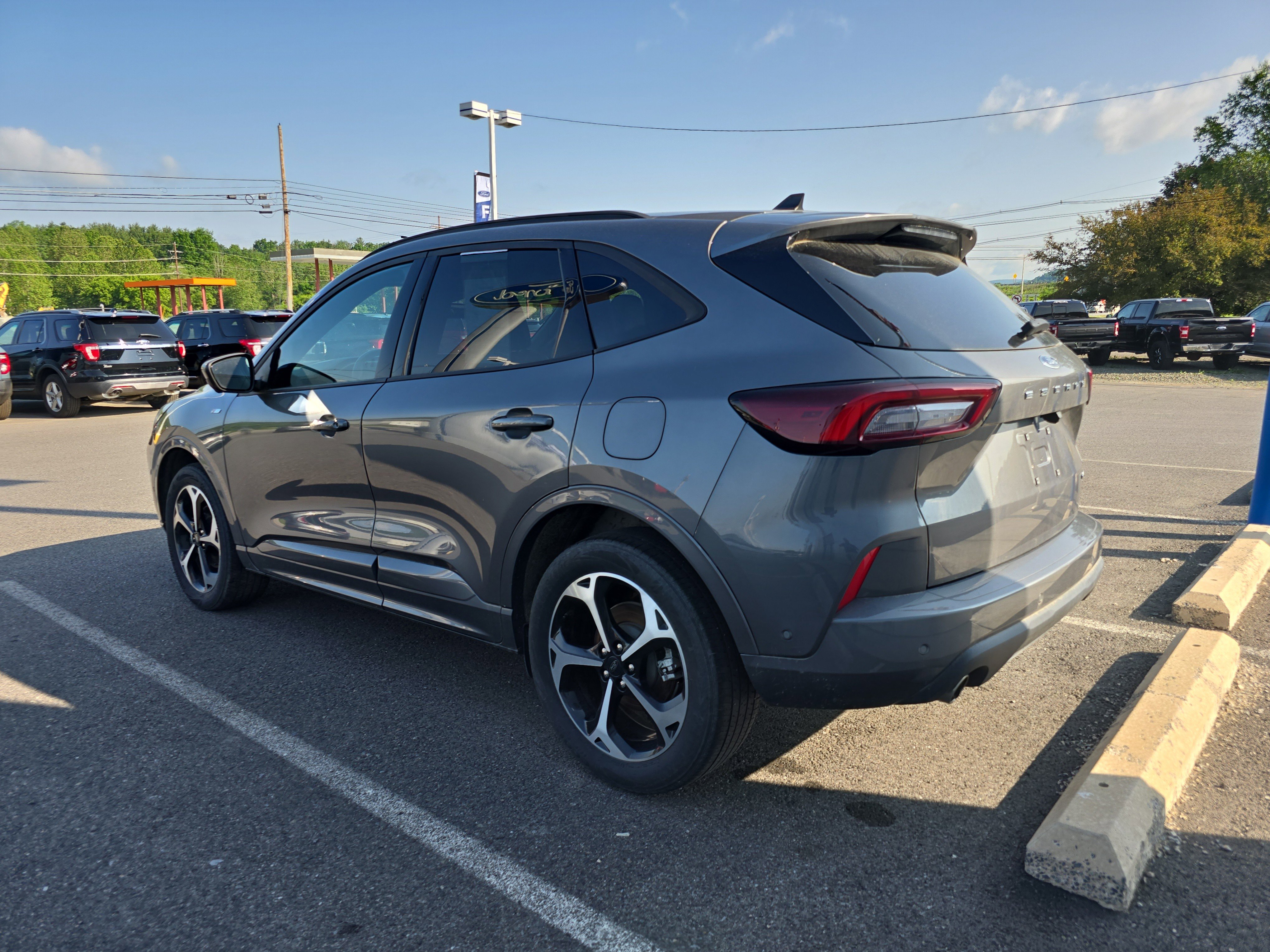 Used 2024 Ford Escape ST-Line Elite w/ Premium Technology Package image 5