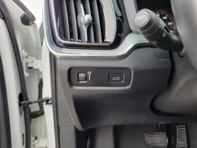 Used 2019 Volvo S60 T5 R-Design image 18