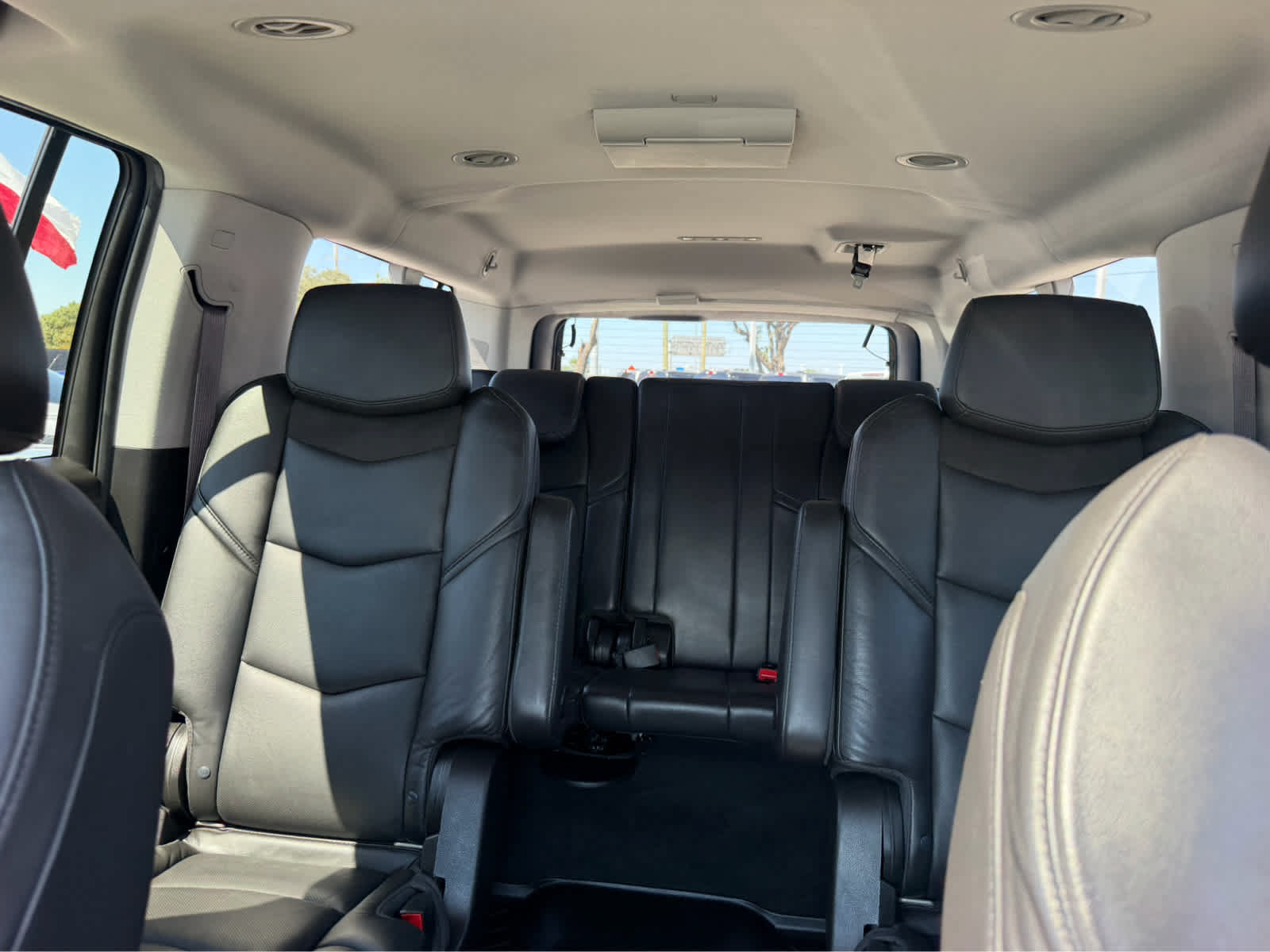 Used 2017 Cadillac Escalade ESV Luxury AWD/4WD image 35