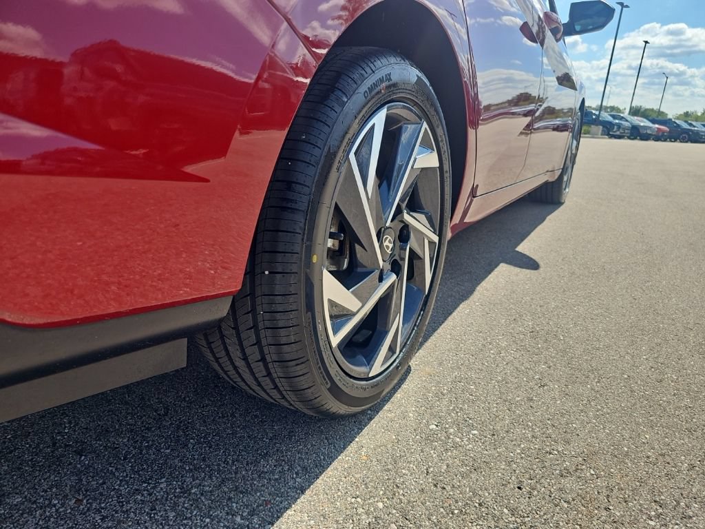 Certified 2025 Hyundai Elantra SEL FWD image 37
