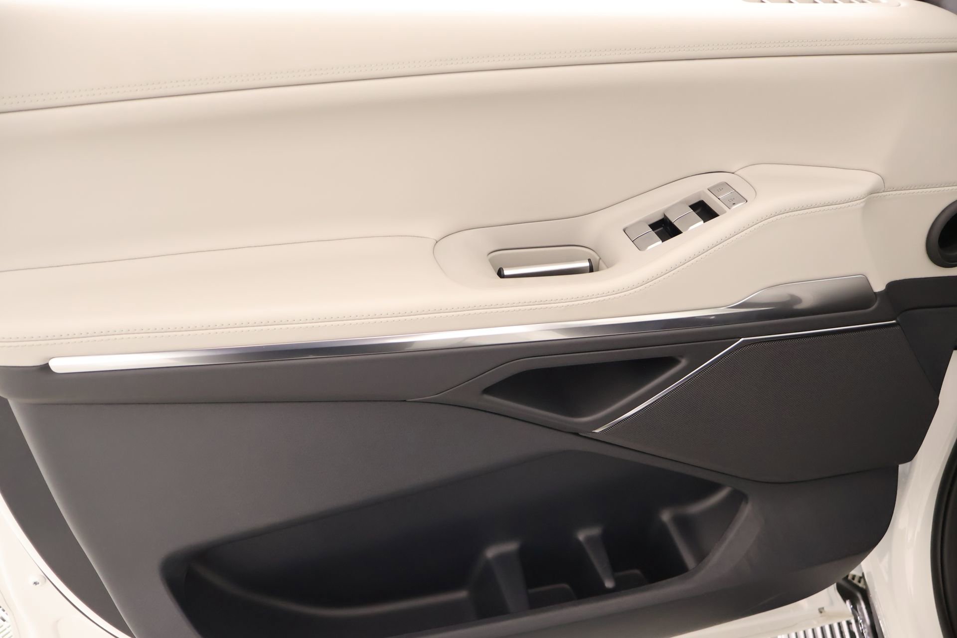 New 2026 Lincoln Navigator Premiere image 17