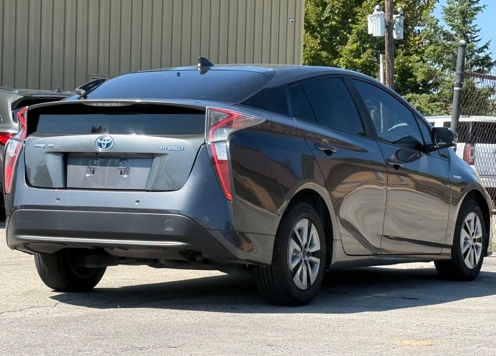 Used 2017 Toyota Prius Four FWD image 5
